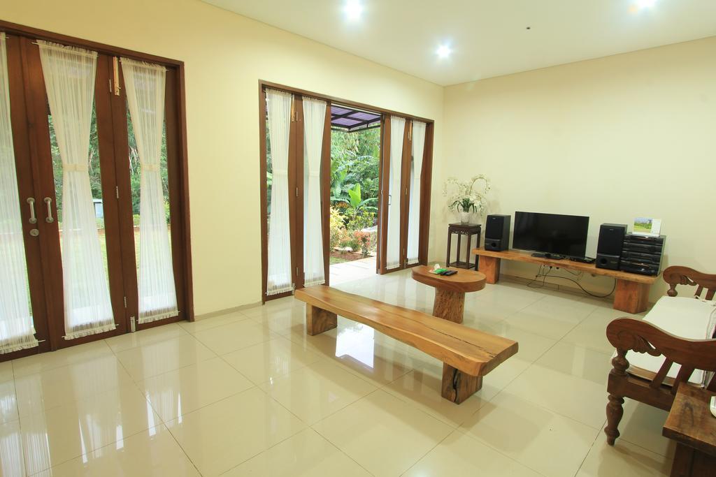 Villa Eby Syariah Bandung Exterior foto